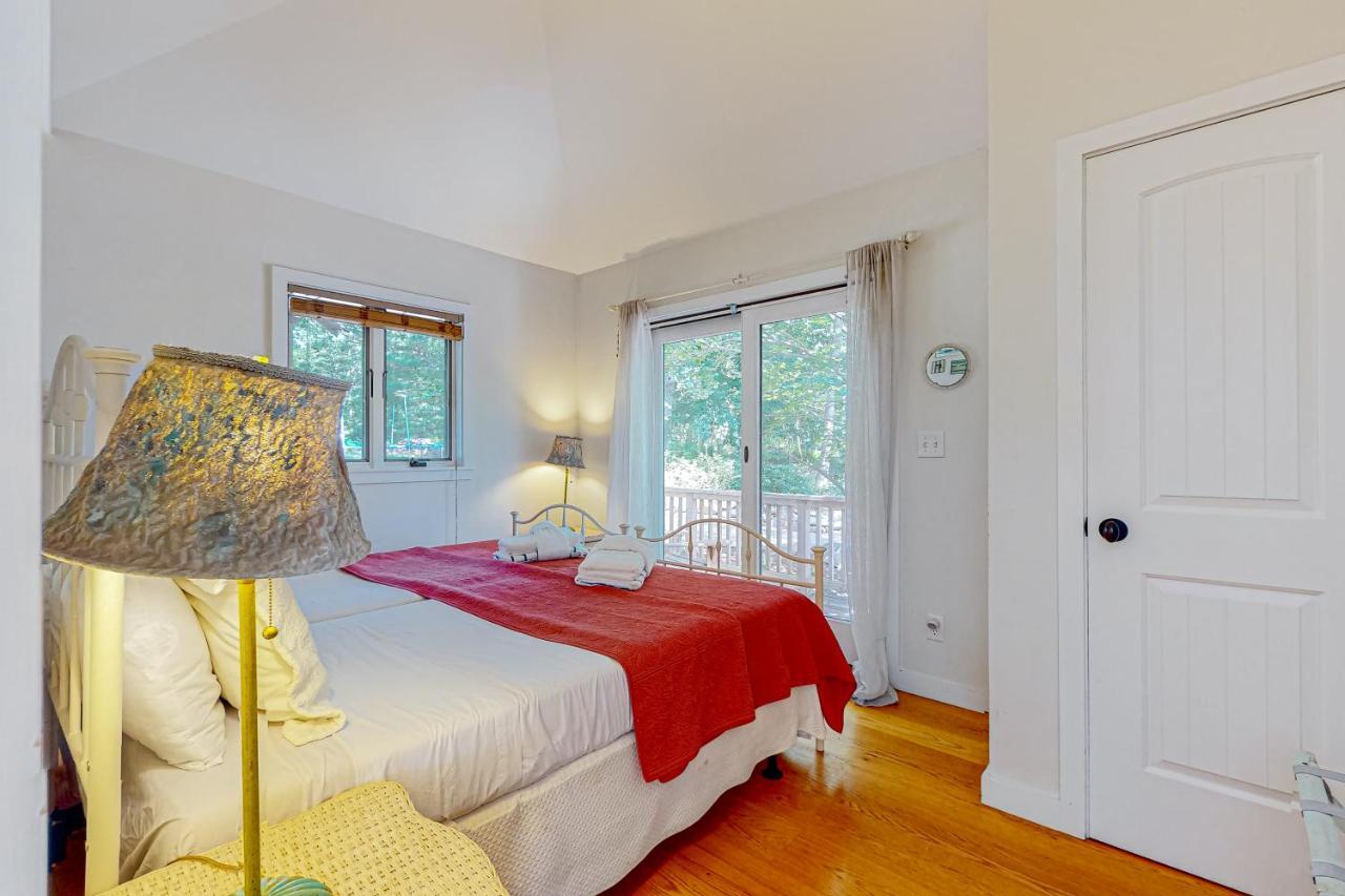 Nana'S Rear Treehouse Villa West Tisbury Exterior photo